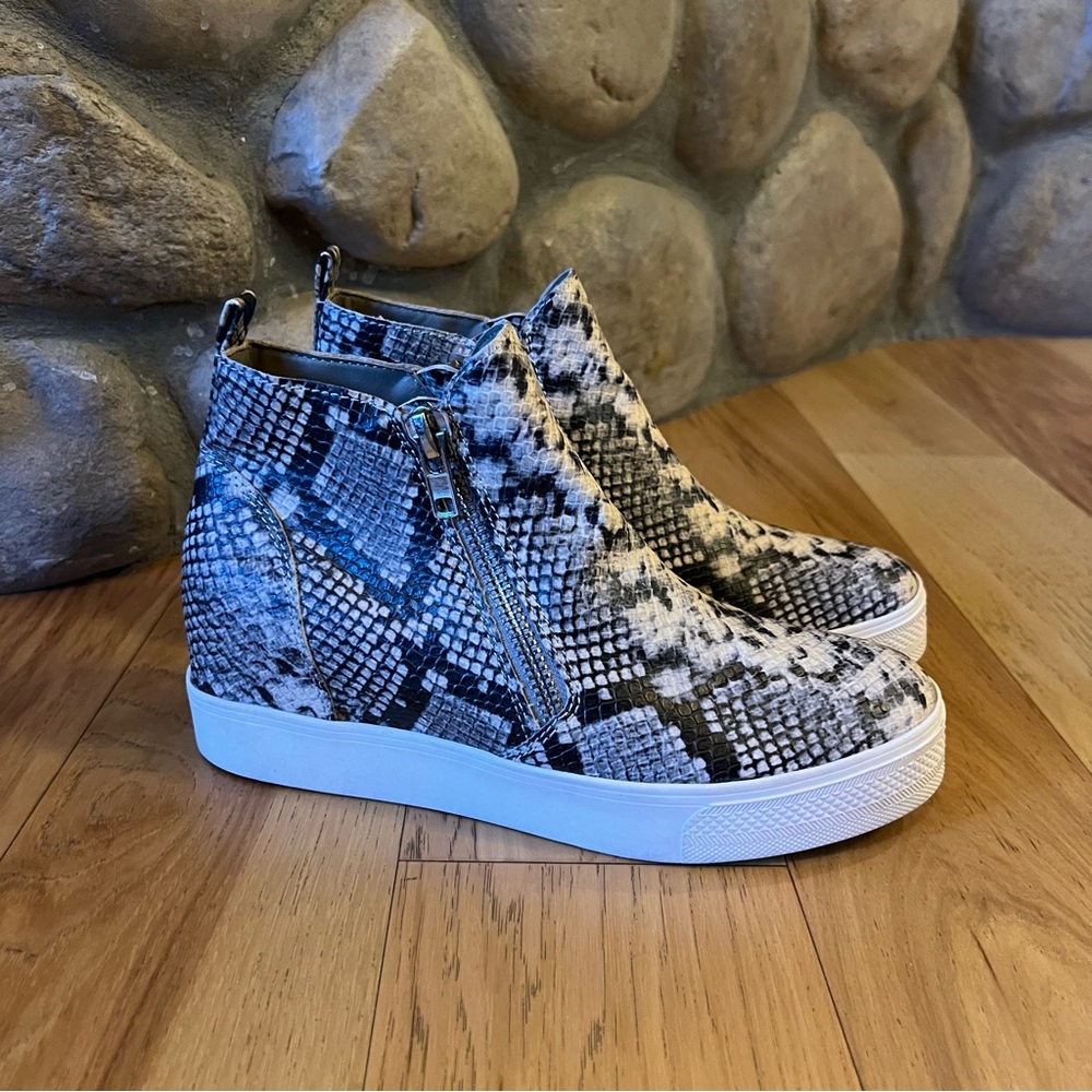Steve Madden Wedgie Platform Snake Print Booties Size 10M
